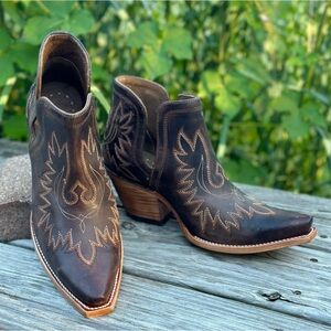 Ariat Dixon in Weathered Brown, size 9.5 New in Box!
